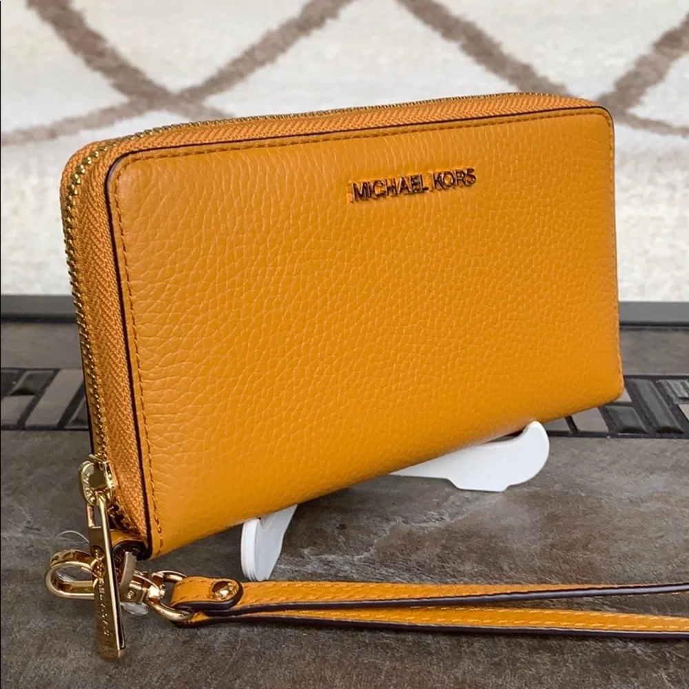 MICHAEL KORS JET SET TRAVEL LG FLAT MF PHN CASE - Picture 1 of 16